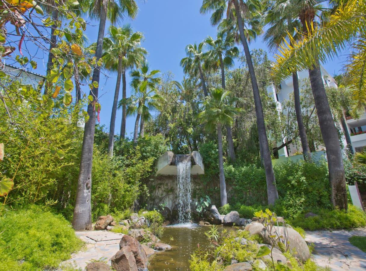 Beachfront Luxury Complex With Tropical Gardens & Pools Marbella Ngoại thất bức ảnh